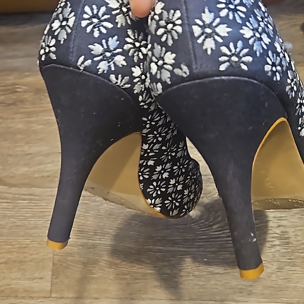 Kelly and Katie heels size 10 - Picture 4 of 6
